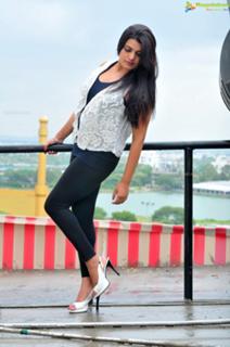 Tashu Kaushik feet photo 7