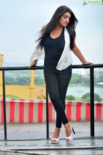 Tashu Kaushik feet photo 5
