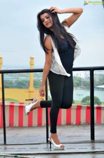 Tashu Kaushik feet photo 2