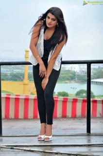 Tashu Kaushik feet photo 20
