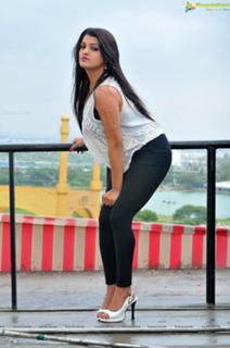 Tashu Kaushik feet photo 16
