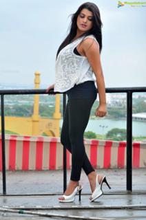 Tashu Kaushik feet photo 15