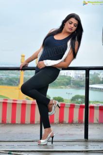Tashu Kaushik feet photo 11