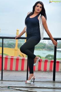 Tashu Kaushik feet photo 10