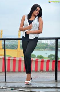 Tashu Kaushik feet photo 8
