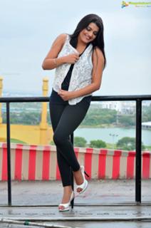 Tashu Kaushik feet photo 6