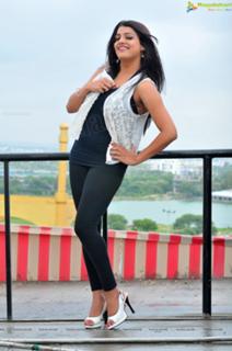 Tashu Kaushik feet photo 5