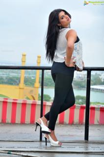 Tashu Kaushik feet photo 20