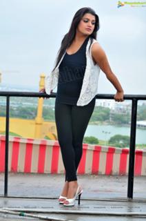 Tashu Kaushik feet photo 18