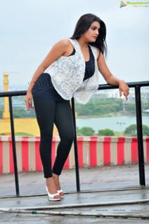 Tashu Kaushik feet photo 17