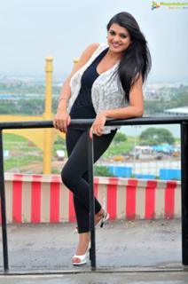 Tashu Kaushik feet photo 14