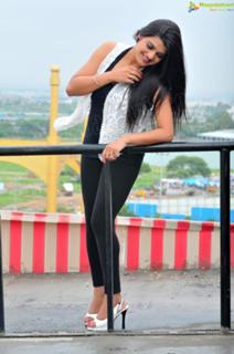 Tashu Kaushik feet photo 12