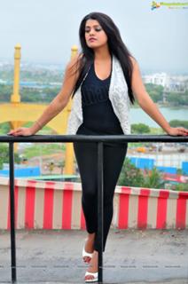 Tashu Kaushik feet photo 7