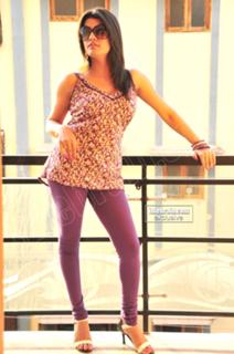 Tashu Kaushik feet photo 3