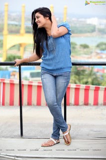 Tashu Kaushik feet photo 10
