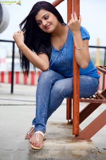 Tashu Kaushik feet photo 3