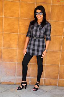 Tashu Kaushik feet photo 16