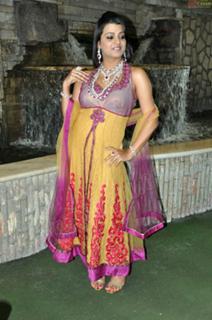 Tashu Kaushik feet photo 1