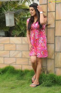 Tashu Kaushik feet photo 14