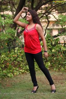 Tashu Kaushik feet photo 11