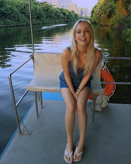 Tata Estaniecki feet photo 1