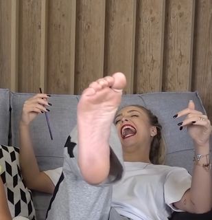 Tata Estaniecki feet photo 13