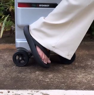 Tata Estaniecki feet photo 1