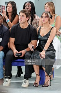 Tate McRae feet photo thumbnail