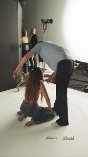Tate McRae feet photo thumbnail
