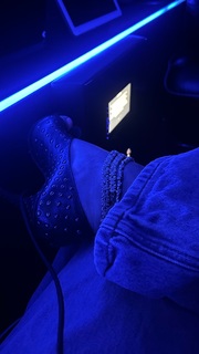 Tate McRae feet photo thumbnail