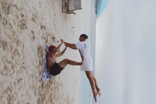 Tate McRae feet photo thumbnail