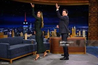 Tate McRae feet photo thumbnail