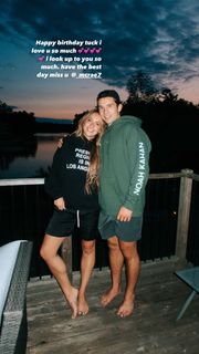 Tate McRae feet photo thumbnail
