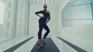 Tate McRae feet photo thumbnail