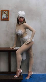 Tate McRae feet photo thumbnail