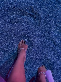 Tate McRae feet photo thumbnail