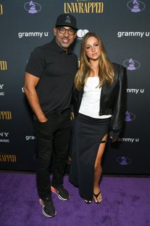 Tate McRae feet photo thumbnail