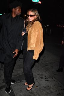 Tate McRae feet photo thumbnail