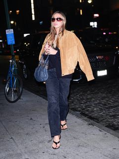 Tate McRae feet photo thumbnail