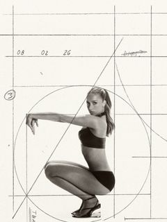 Tate McRae feet photo 3
