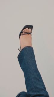 Tate McRae feet photo 20