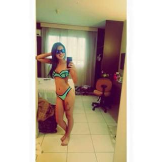 Tati Zaqui feet photo thumbnail