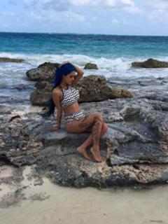 Tati Zaqui feet photo thumbnail