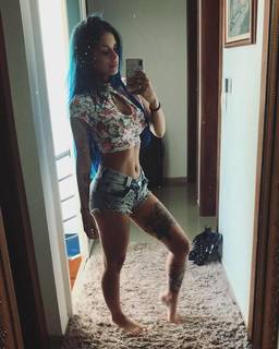 Tati Zaqui feet photo thumbnail