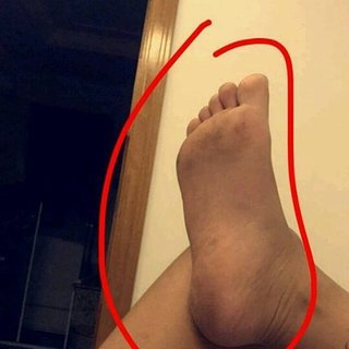 Tati Zaqui feet photo thumbnail