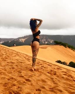 Tati Zaqui feet photo thumbnail