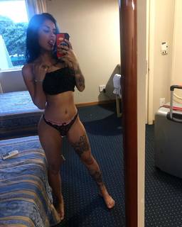 Tati Zaqui feet photo thumbnail