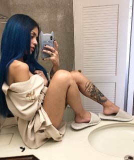 Tati Zaqui feet photo thumbnail