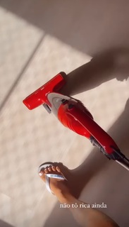 Tati Zaqui feet photo thumbnail