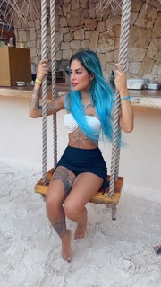 Tati Zaqui feet photo thumbnail